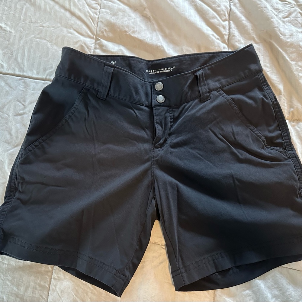 COLUMBIA Women Omni-Shield Nylon stretch Arrowhead Trail shorts Size 4